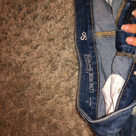 Women’s denim shorts - Picture 2 of 3